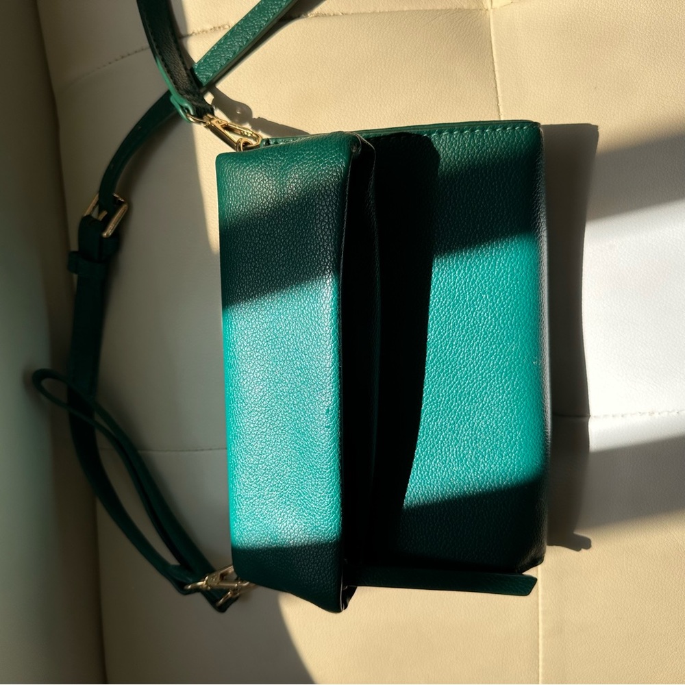 Elegant Green Leather Crossbody Bag